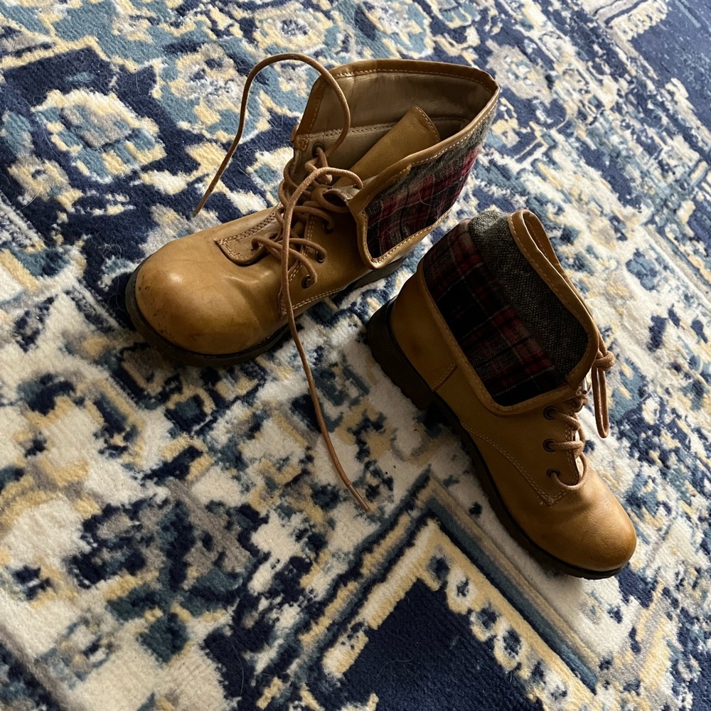 Women booties, tan with plaid on the sides, 6.5, worn